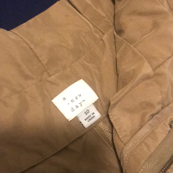 Shorts - Picture 3 of 3